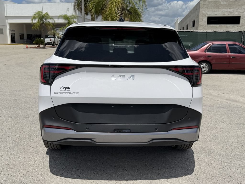 New 2027 Kia Sportage LX w/ LX Convenience Package FWD image 5