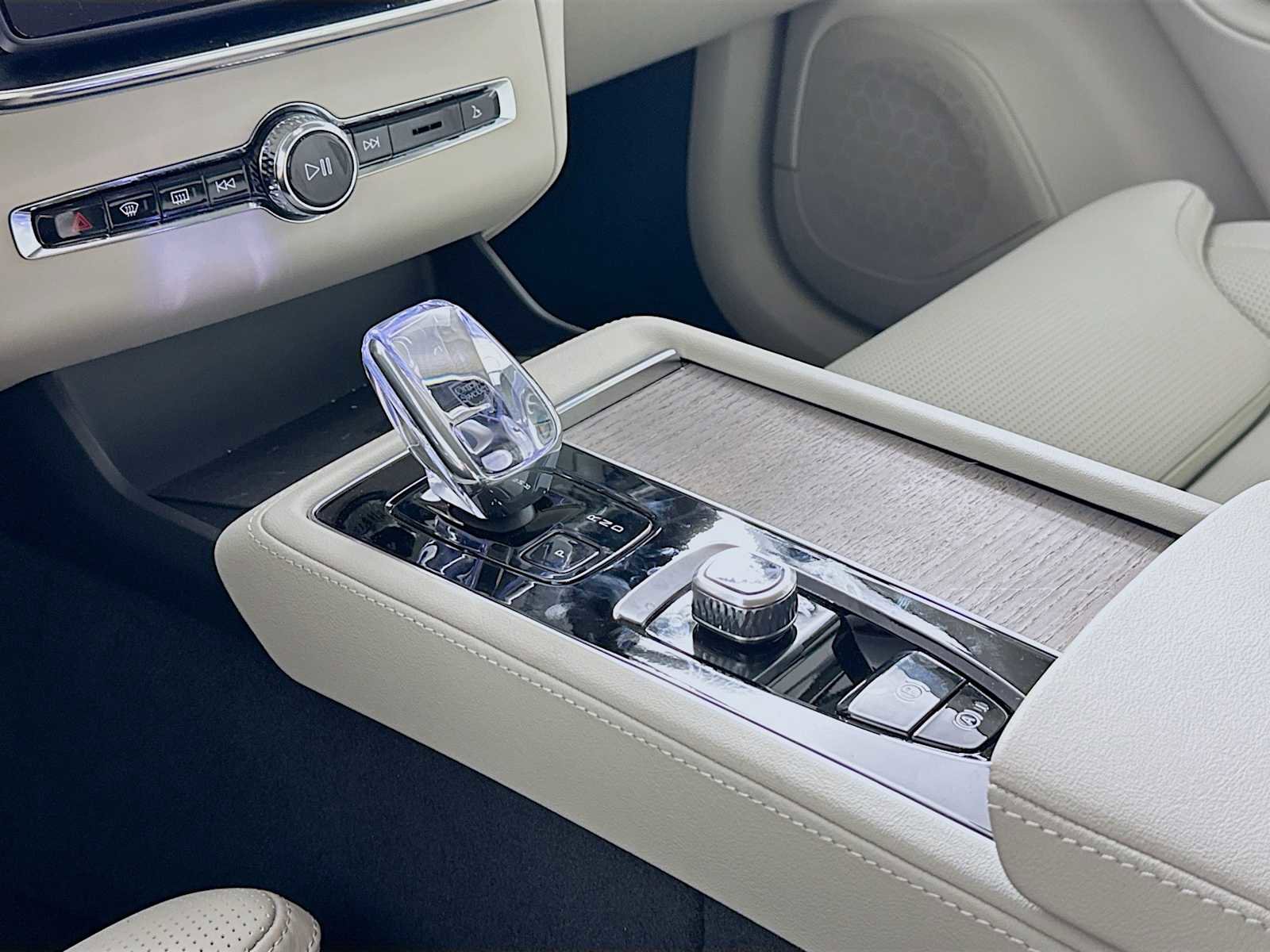 New 2026 Volvo XC90 T8 Ultra w/ Protection Package image 16