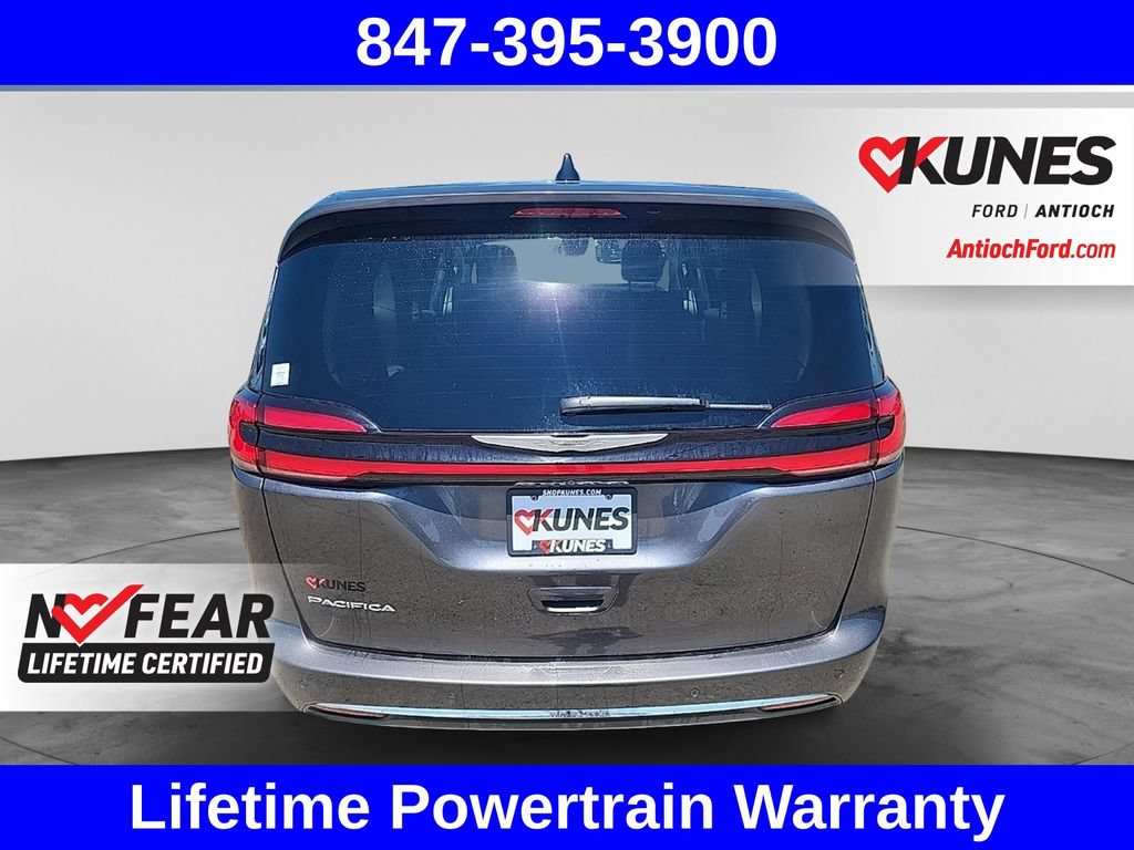 Used 2023 Chrysler Pacifica Touring-L FWD image 9