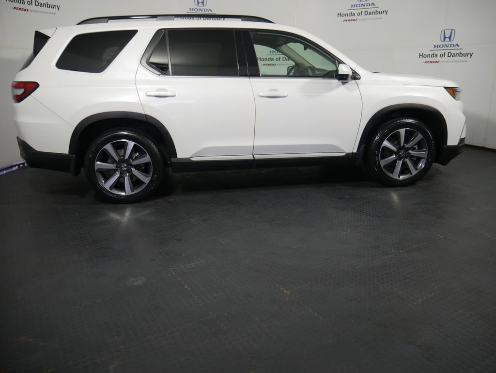 Certified 2023 Honda Pilot Touring image 3