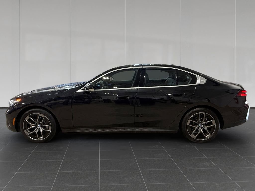 Used 2026 BMW 530i xDrive AWD/4WD image 2