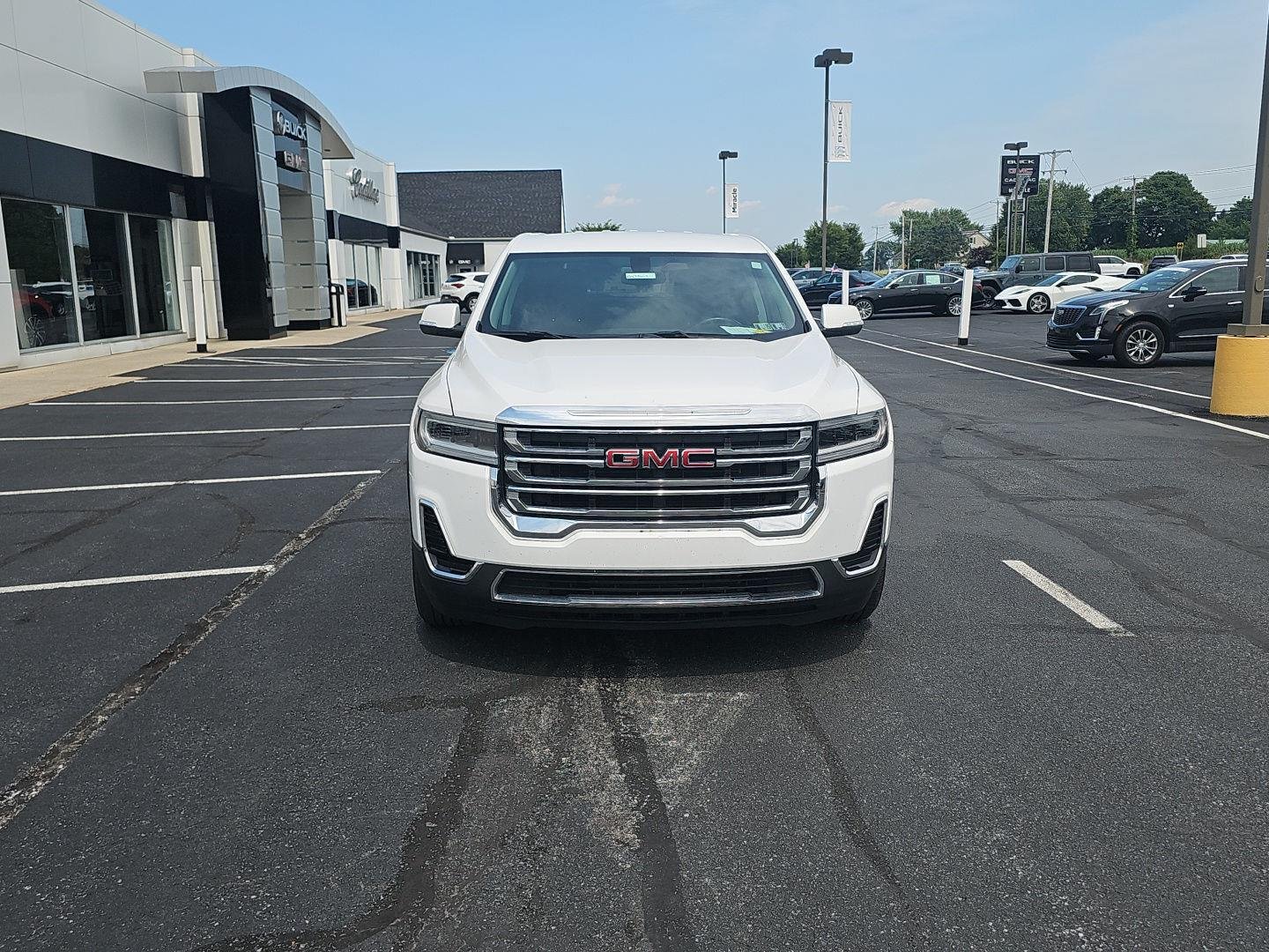 Used 2020 GMC Acadia SLE FWD image 2