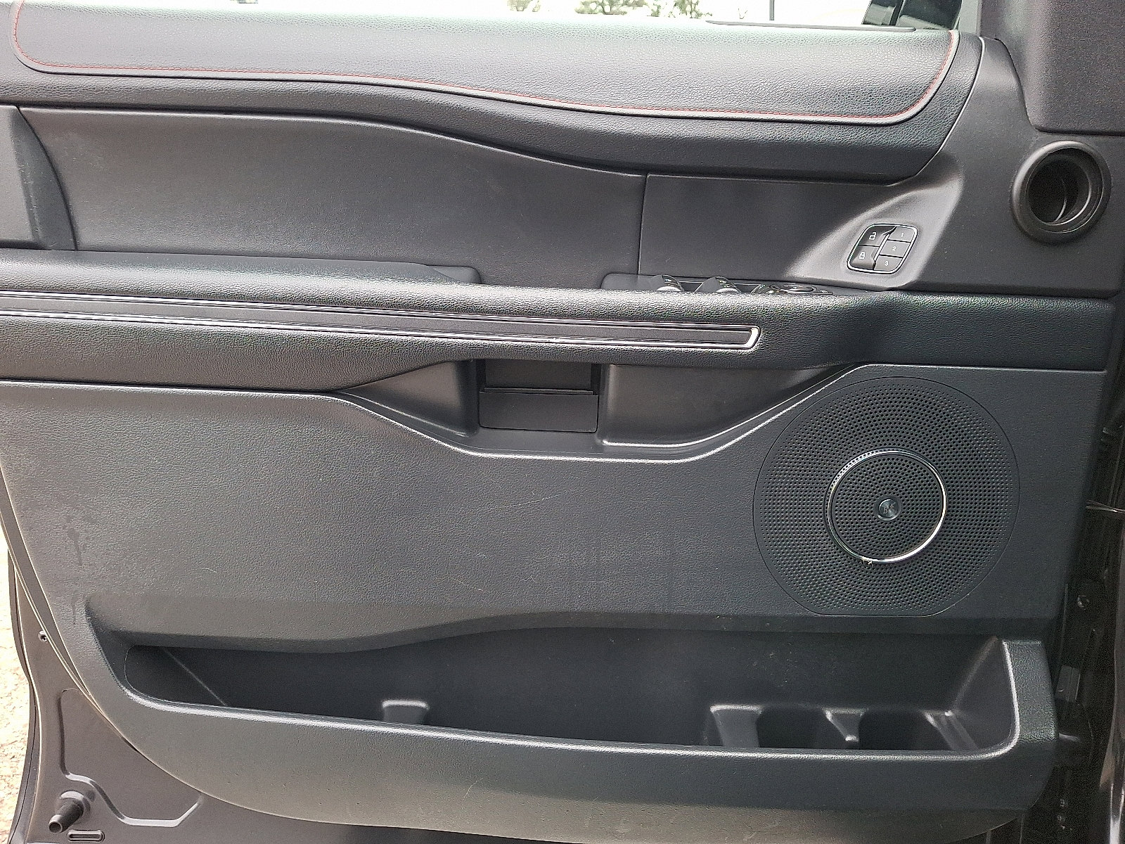 Used 2022 Ford Expedition Limited image 13