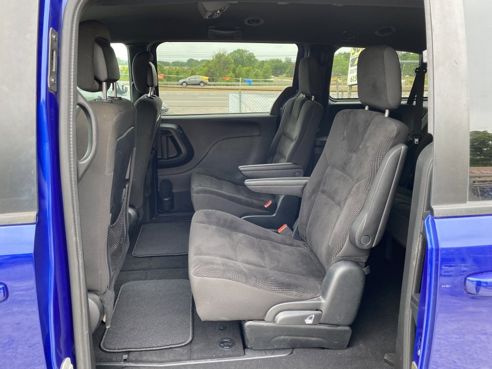 Used 2020 Dodge Grand Caravan SE FWD image 16