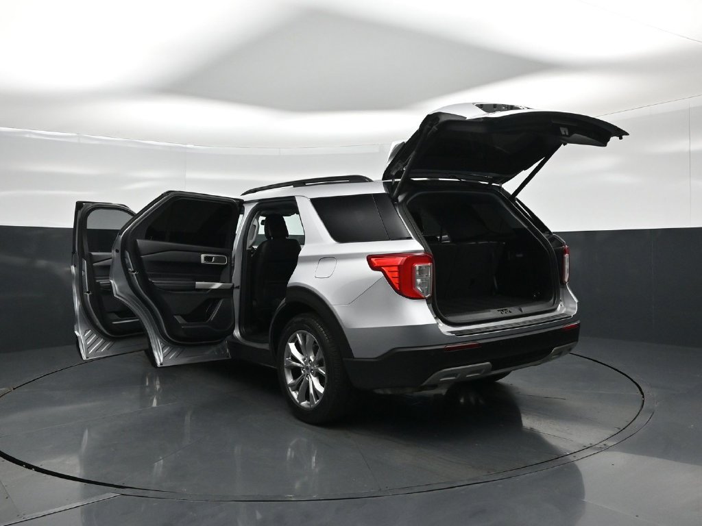 Used 2021 Ford Explorer XLT w/ Equipment Group 202A RWD image 29