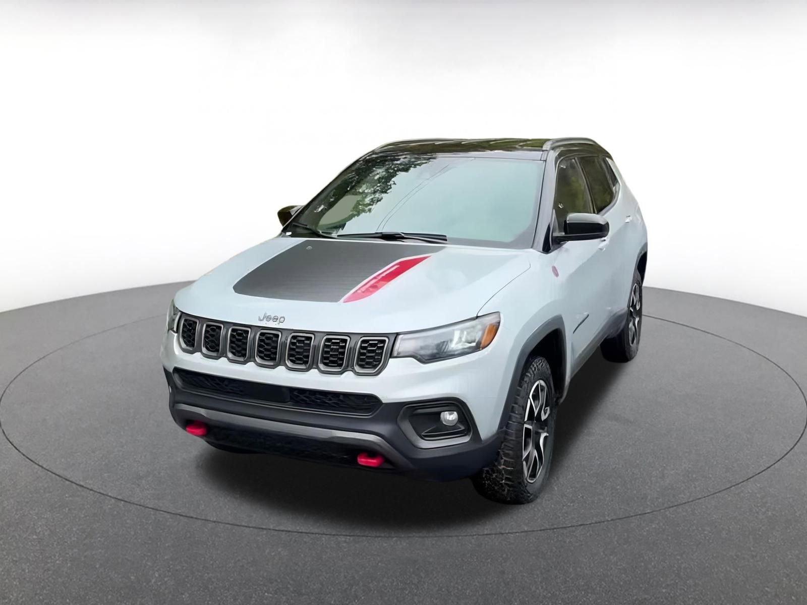 Used 2025 Jeep Compass Trailhawk image 7