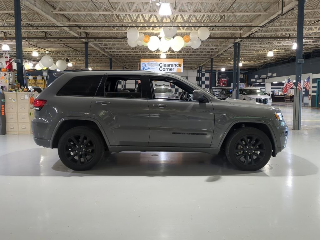 Used 2021 Jeep Grand Cherokee Laredo X AWD/4WD image 4
