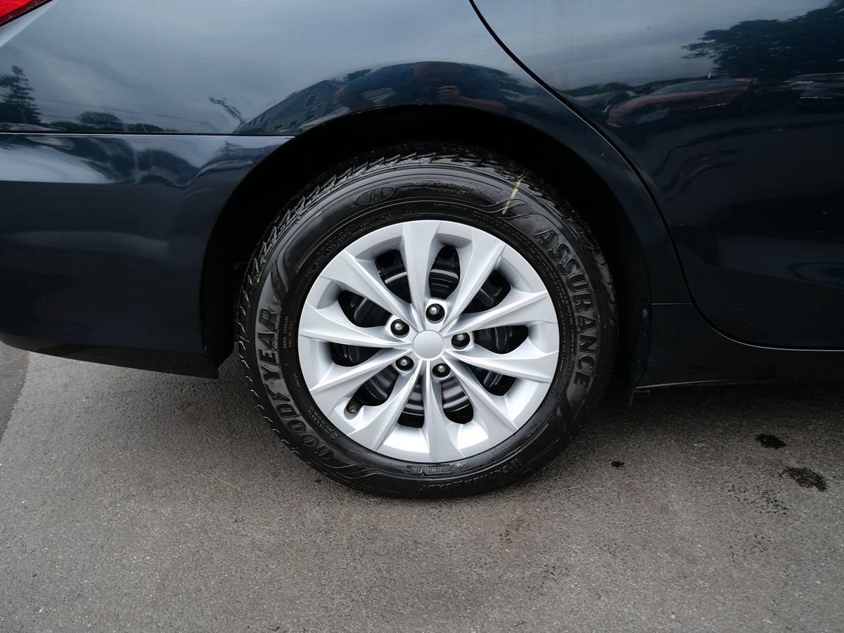 Used 2015 Toyota Camry LE FWD image 35