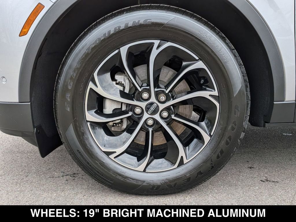 Used 2024 Lincoln Nautilus Premier image 11