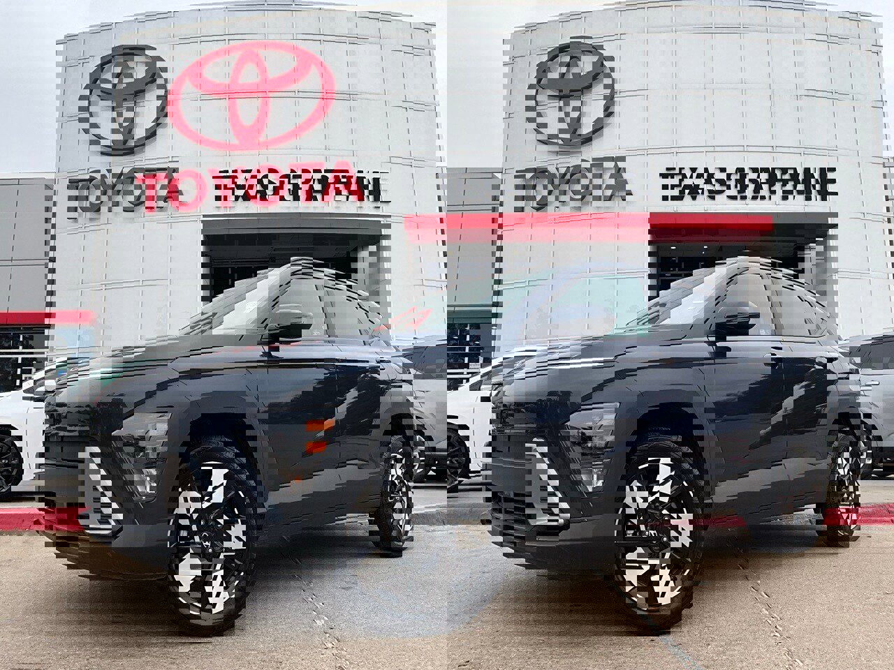 Used 2025 Hyundai Kona SEL image 2