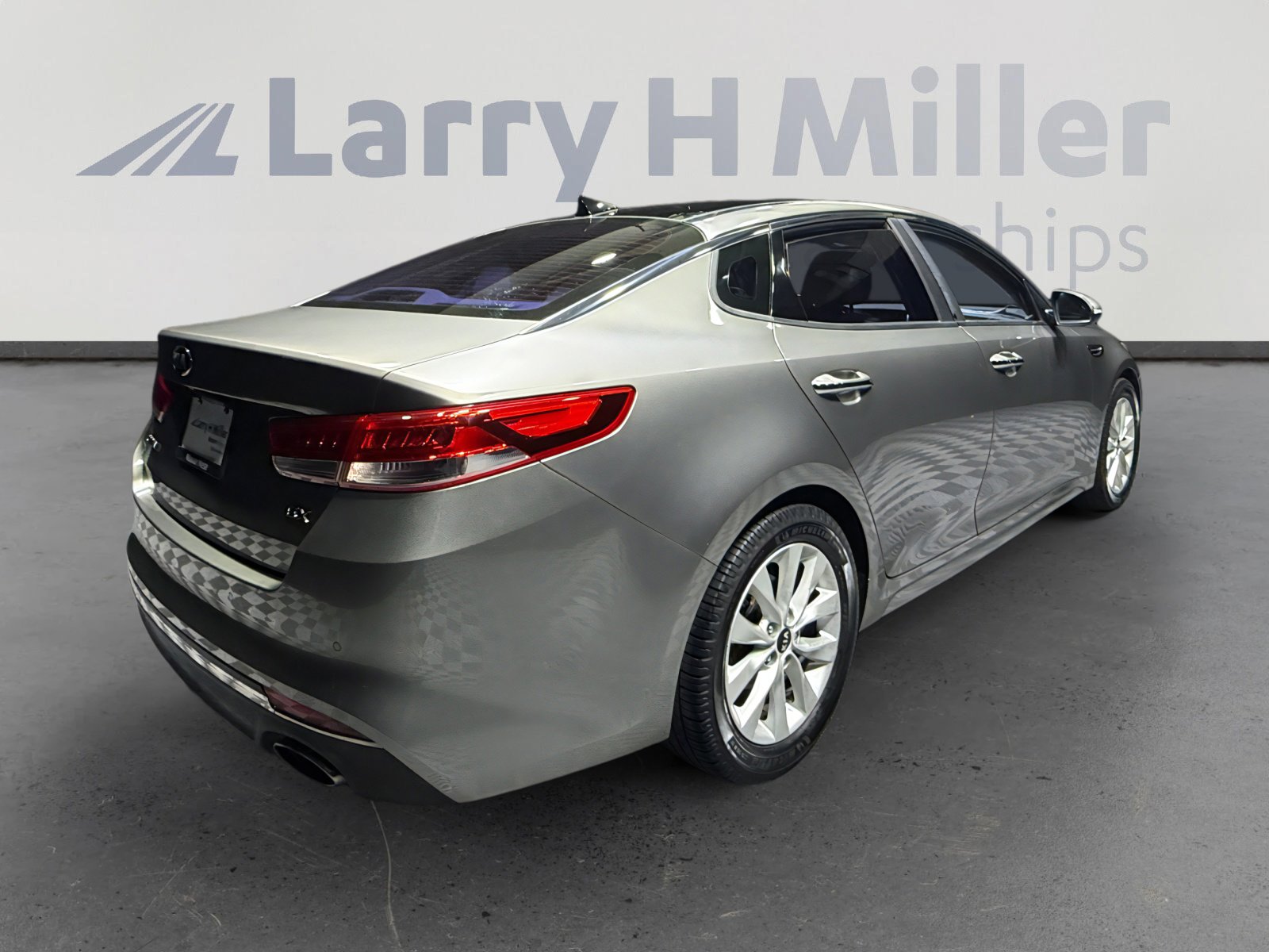Used 2016 Kia Optima EX w/ Premium Package image 5