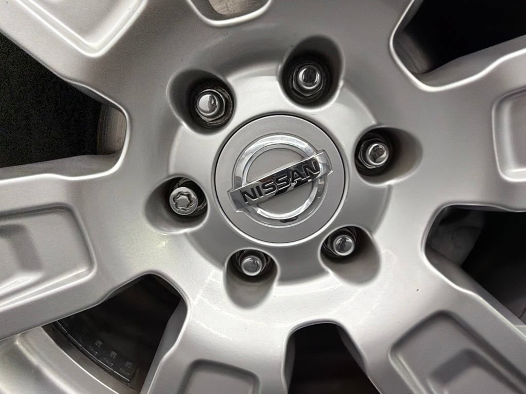 Used 2018 Nissan Titan SV RWD image 17