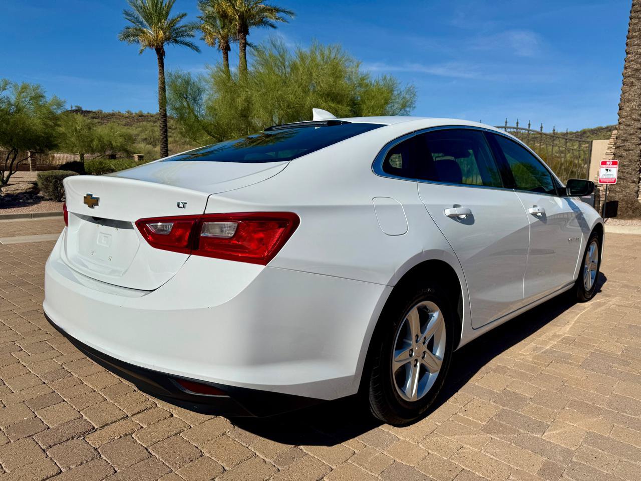 Used 2023 Chevrolet Malibu LT FWD image 7