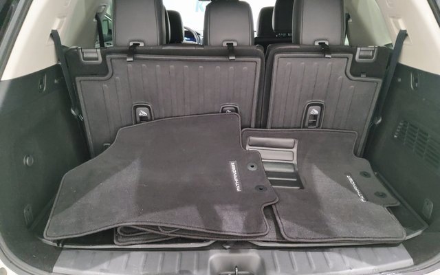 Used 2024 Nissan Pathfinder Platinum image 18