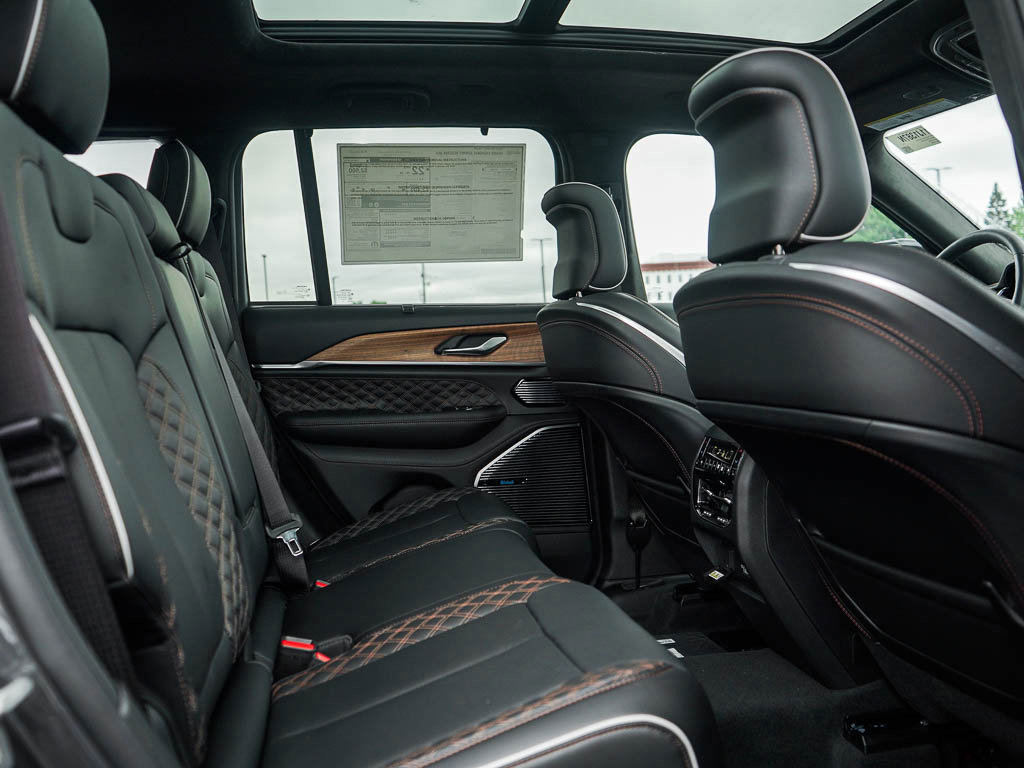 New 2025 Jeep Grand Cherokee Summit image 12