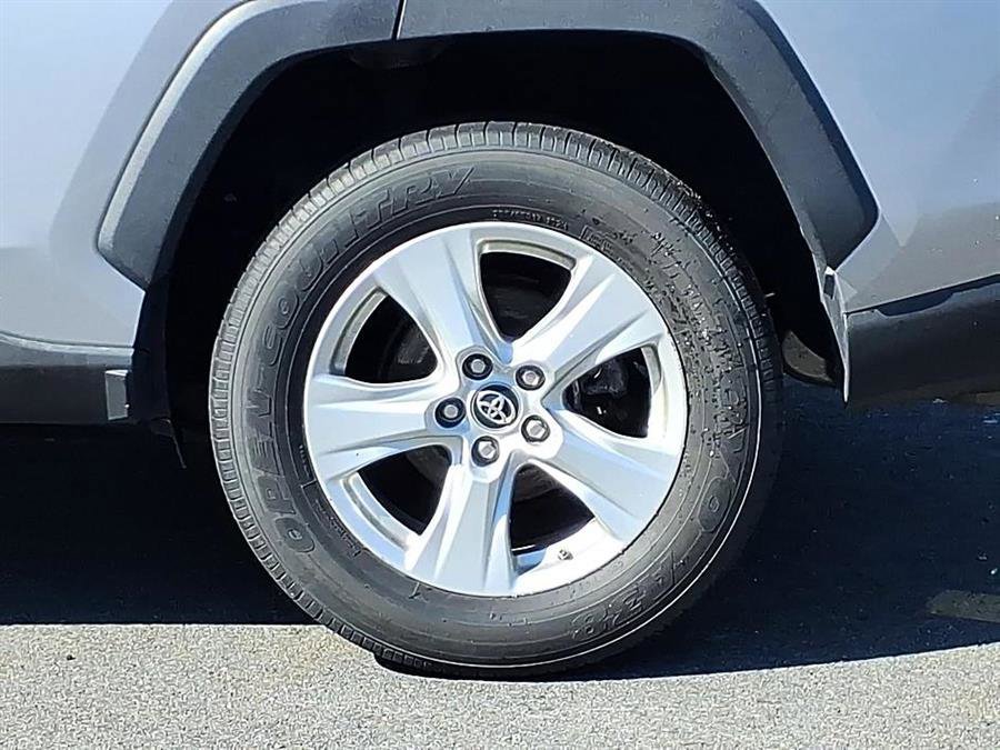 Used 2019 Toyota RAV4 XLE AWD/4WD image 3