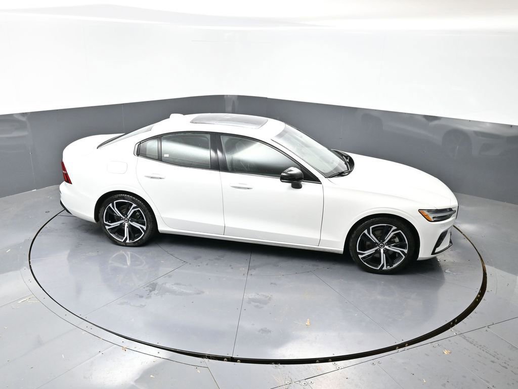 Used 2024 Volvo S60 B5 Core image 42