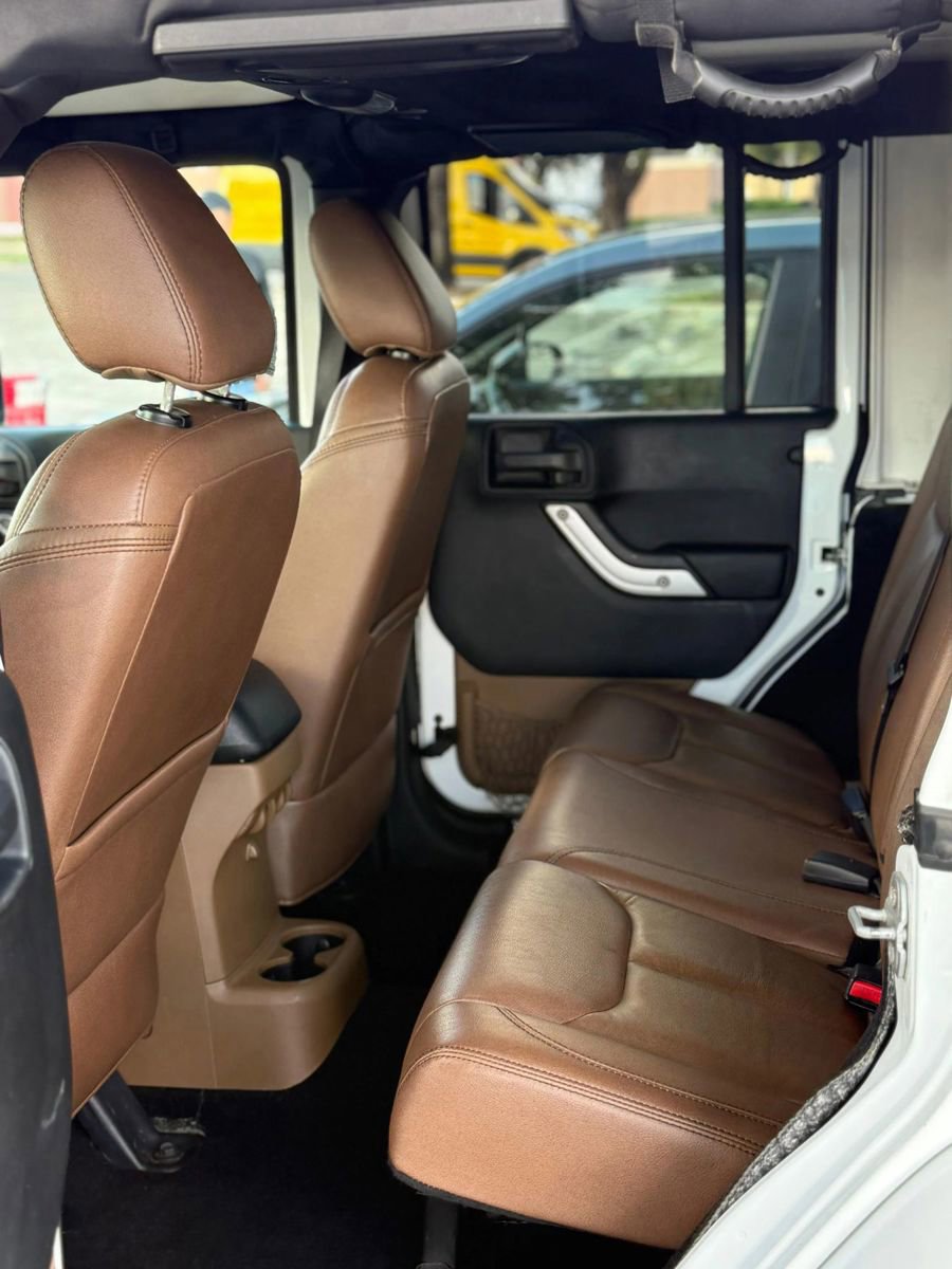 Used 2017 Jeep Wrangler Unlimited Sahara w/ Connectivity Group image 11