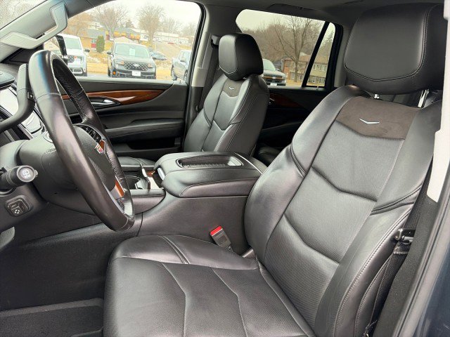 Used 2019 Cadillac Escalade Luxury AWD/4WD image 10