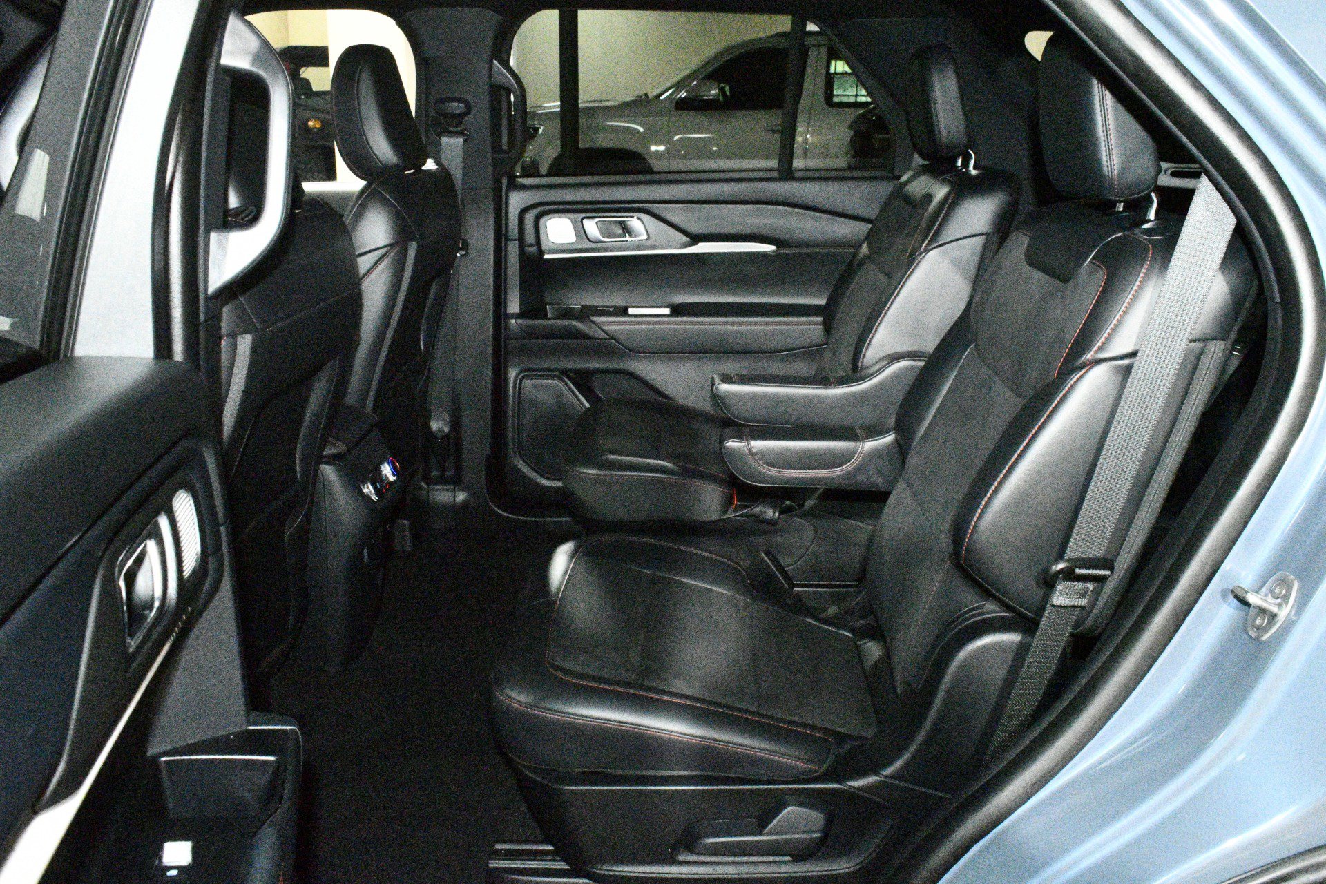 Used 2025 Ford Explorer ST w/ Sun And Sound Package image 47