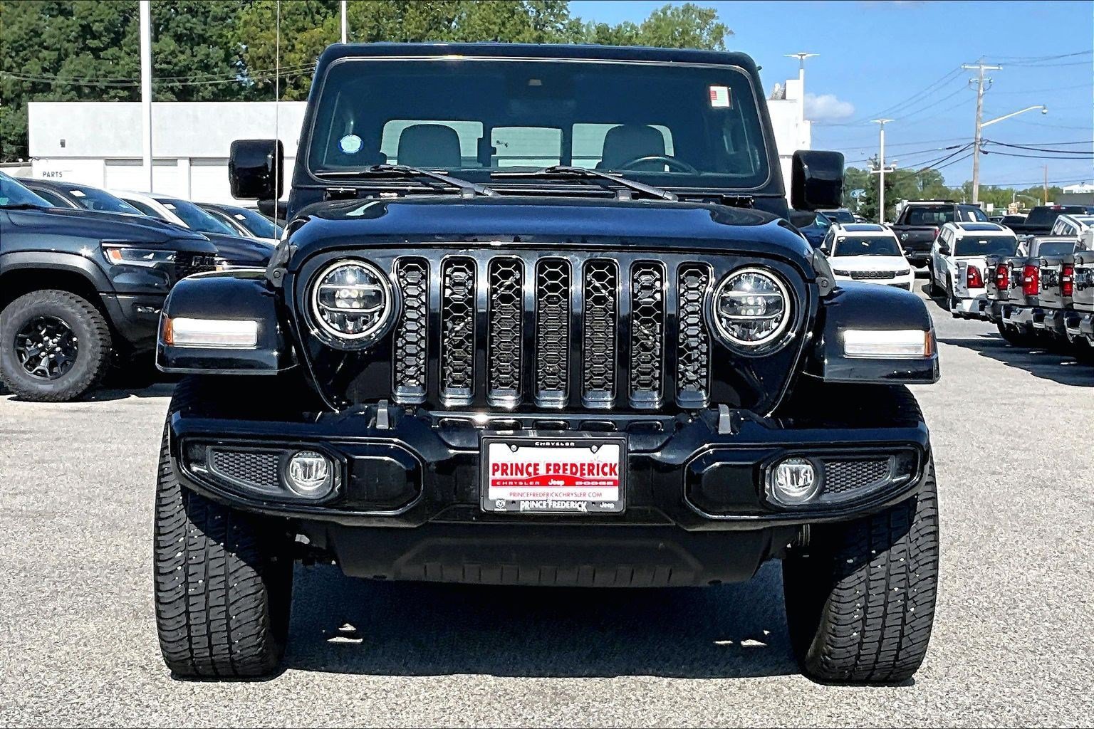 Used 2022 Jeep Gladiator Overland AWD/4WD image 2