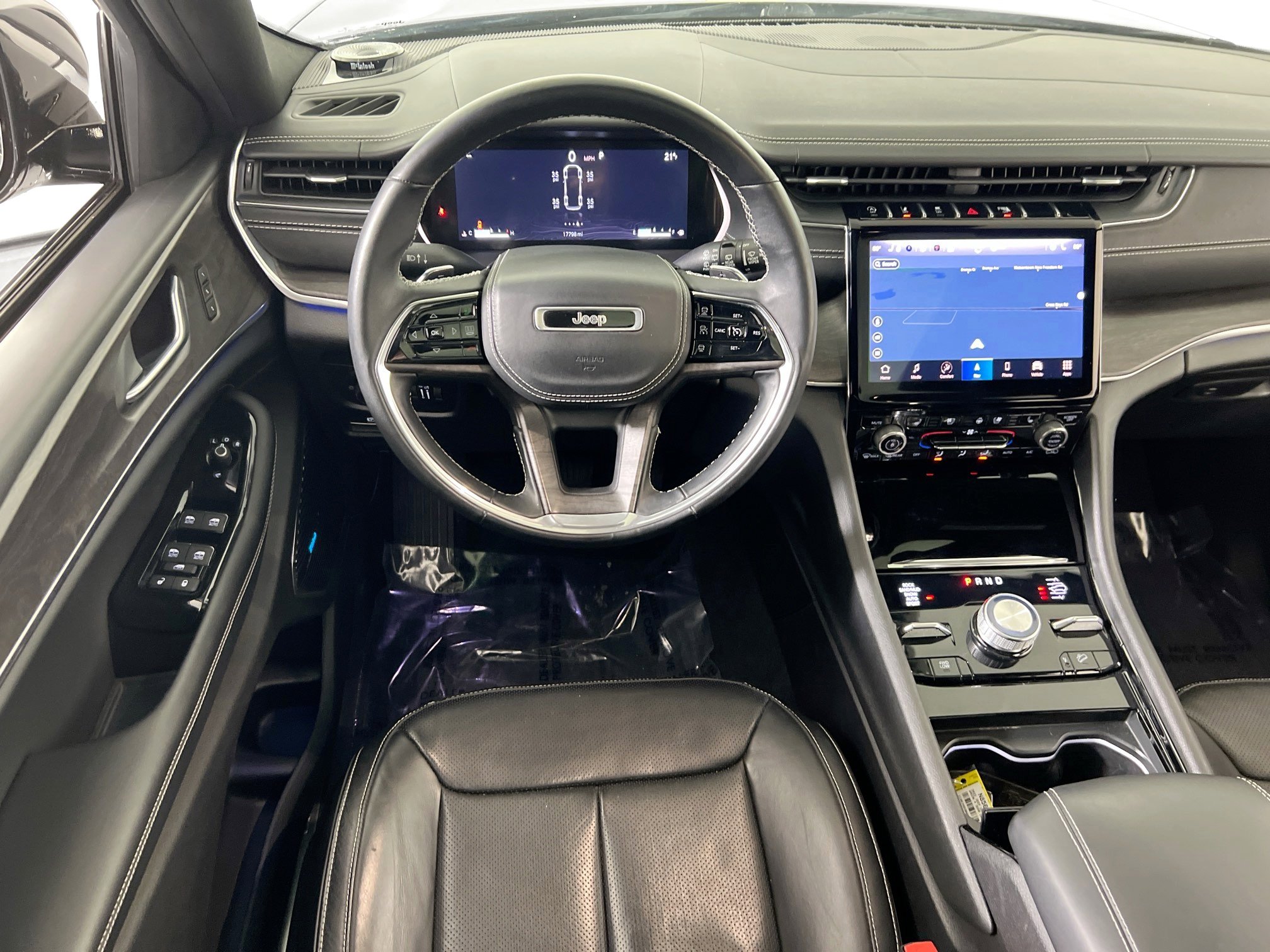 Used 2022 Jeep Grand Cherokee Overland AWD/4WD image 24