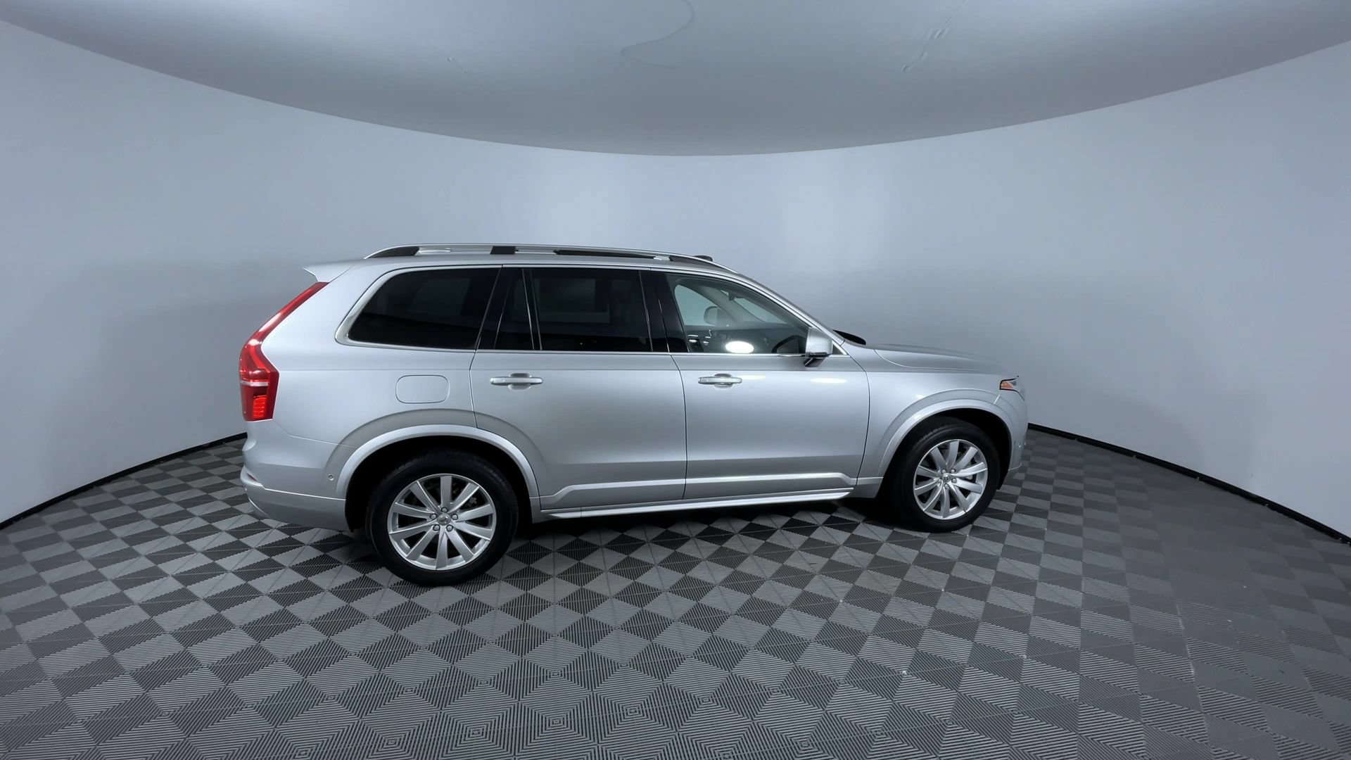Used 2016 Volvo XC90 T6 Momentum AWD/4WD image 9