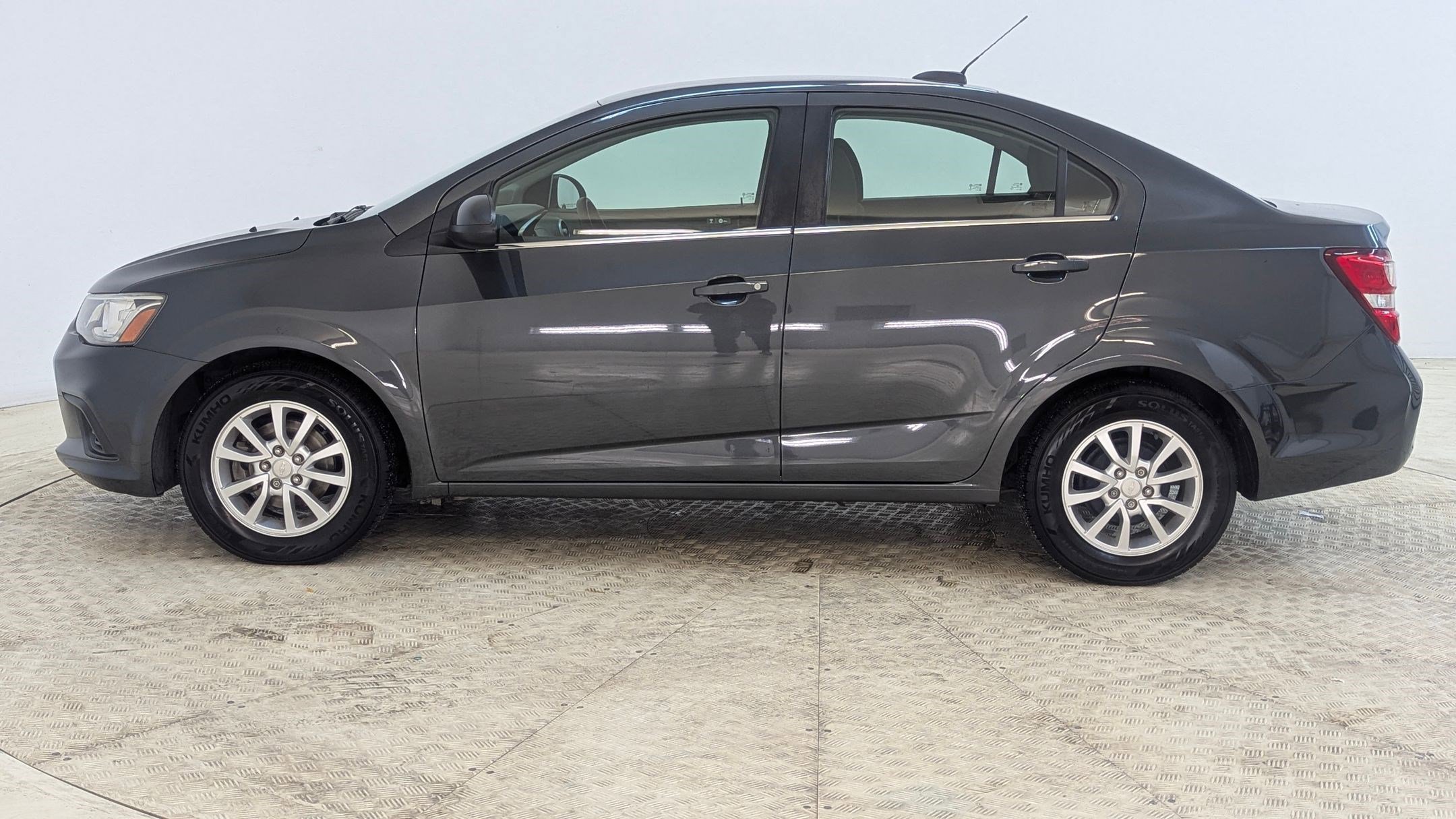 Used 2019 Chevrolet Sonic LT image 2