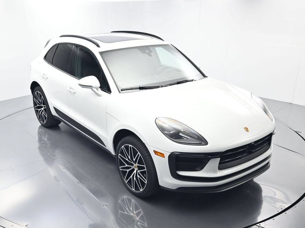 Certified 2026 Porsche Macan AWD/4WD image 42