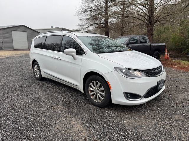 Used 2019 Chrysler Pacifica Touring-L image 2