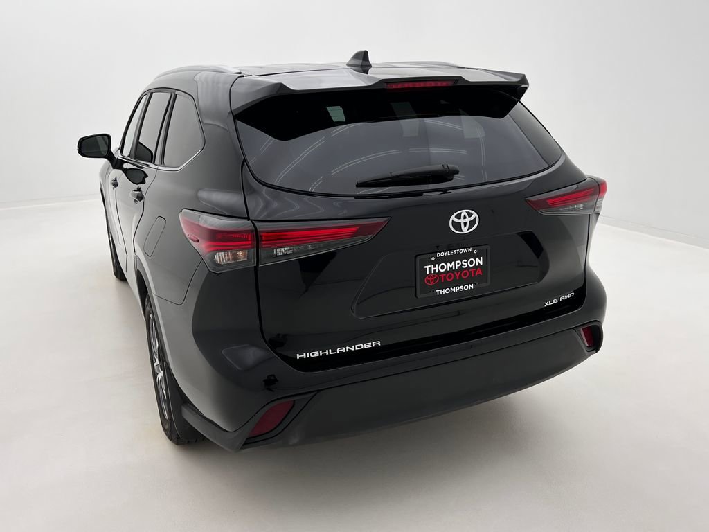 Used 2024 Toyota Highlander XLE image 8