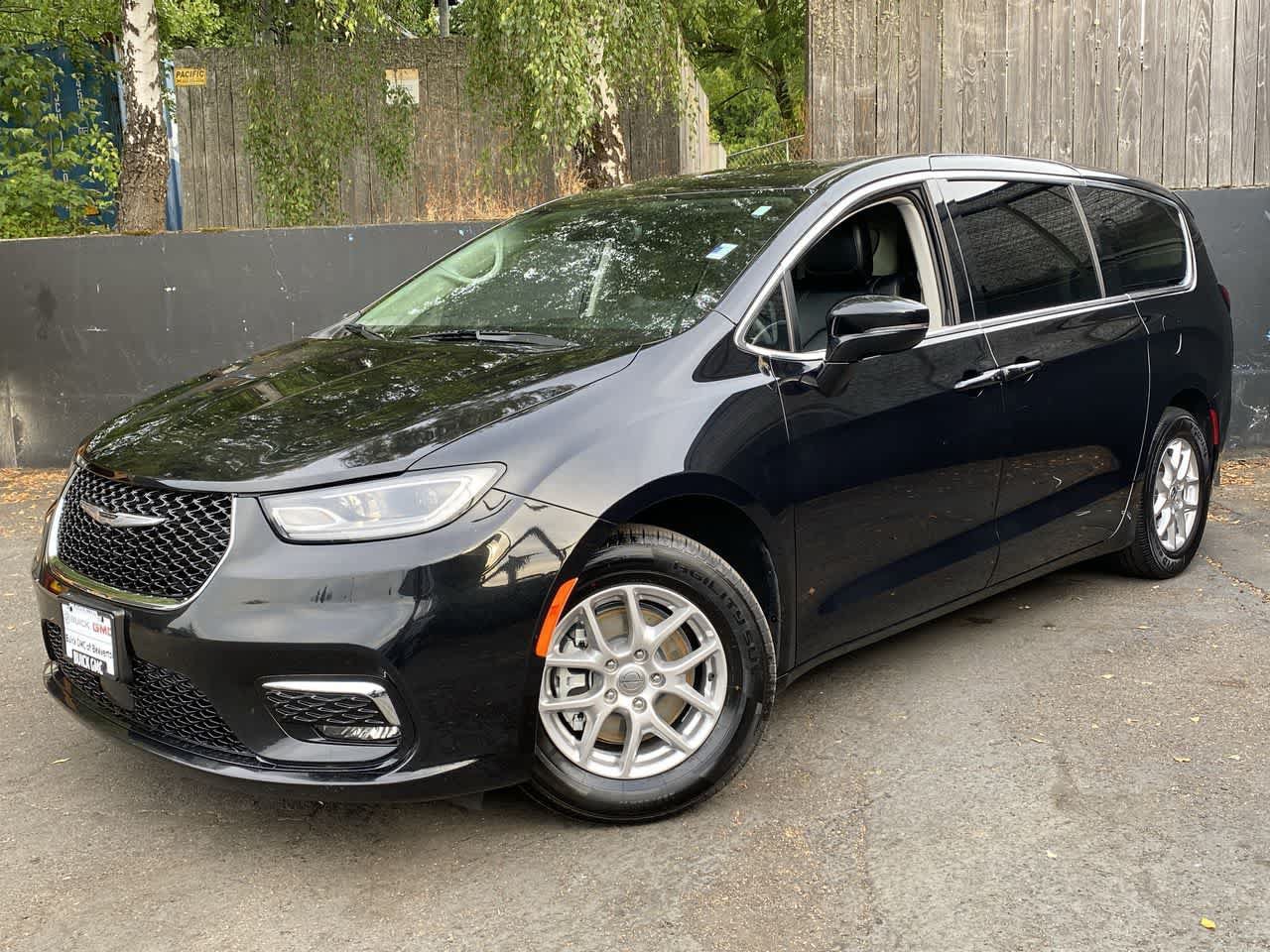 Used 2024 Chrysler Pacifica Touring-L FWD image 1