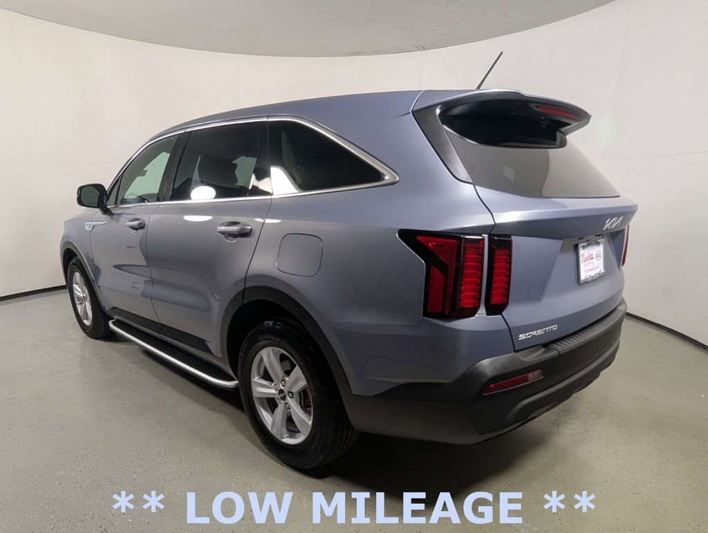 Used 2023 Kia Sorento LX FWD image 5