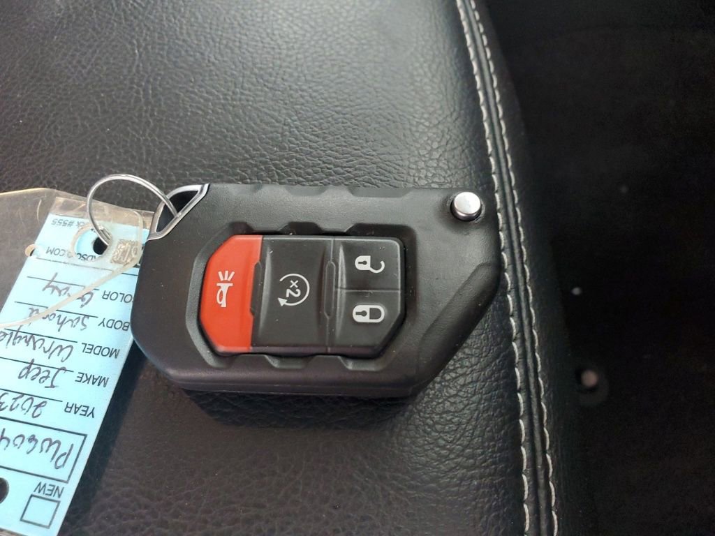 Used 2023 Jeep Wrangler Unlimited Sahara w/ Cold Weather Group image 30