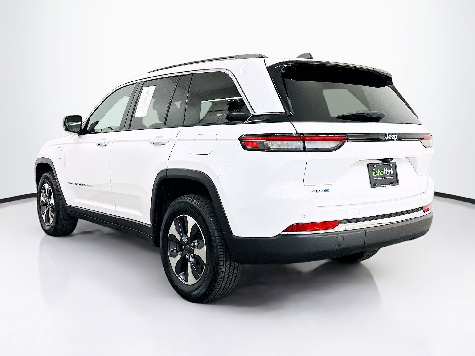 Used 2023 Jeep Grand Cherokee 4WD 4xe image 5