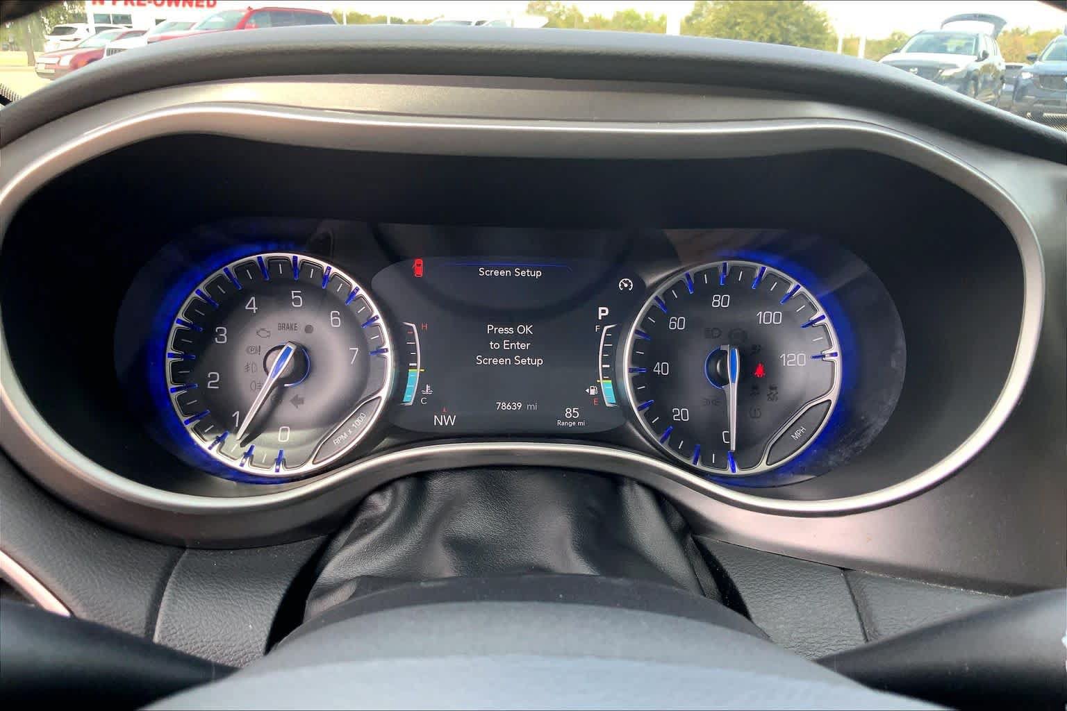 Used 2024 Chrysler Pacifica Touring-L FWD image 26