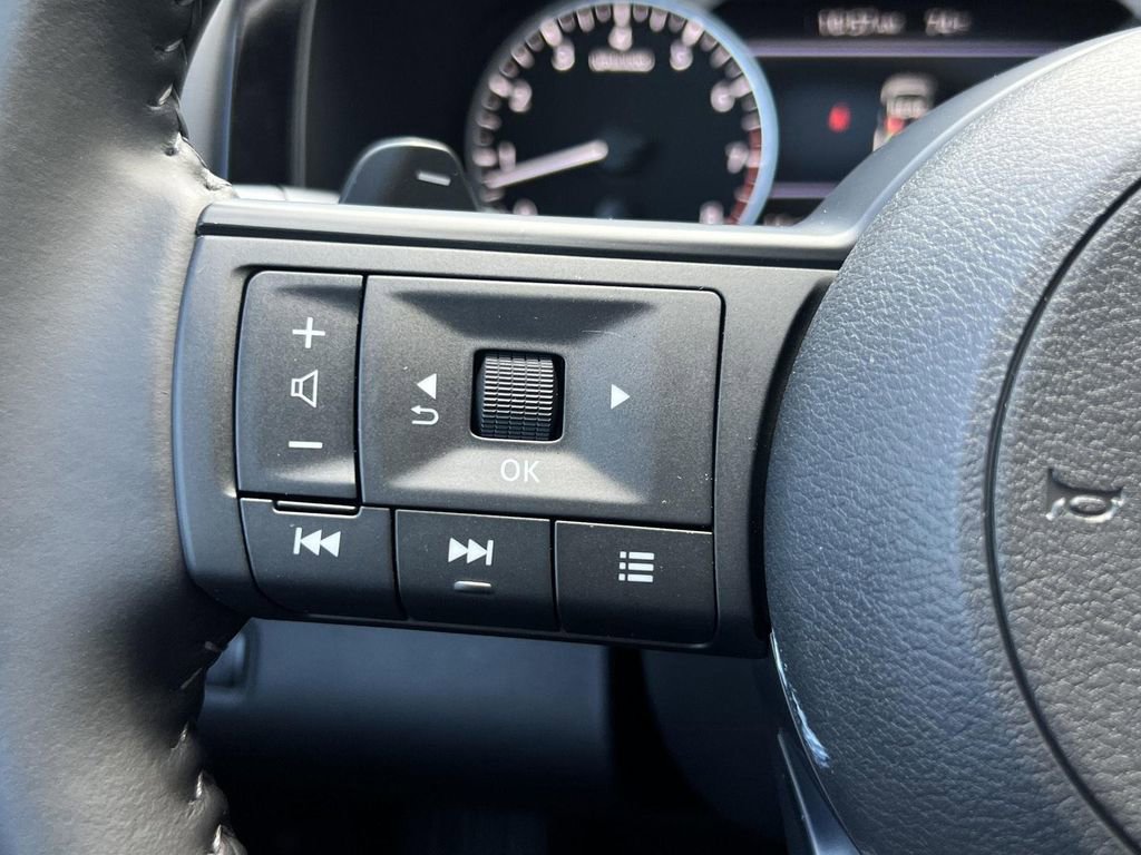 New 2025 Nissan Pathfinder SV w/ SV Premium Package image 16