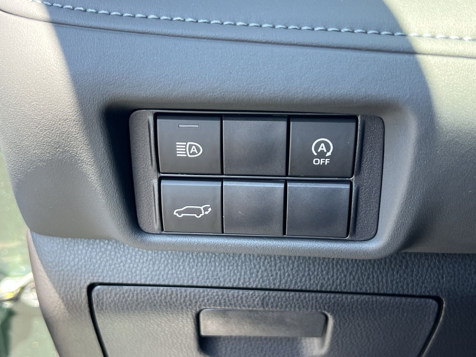 Used 2024 Toyota Highlander XLE AWD/4WD image 38