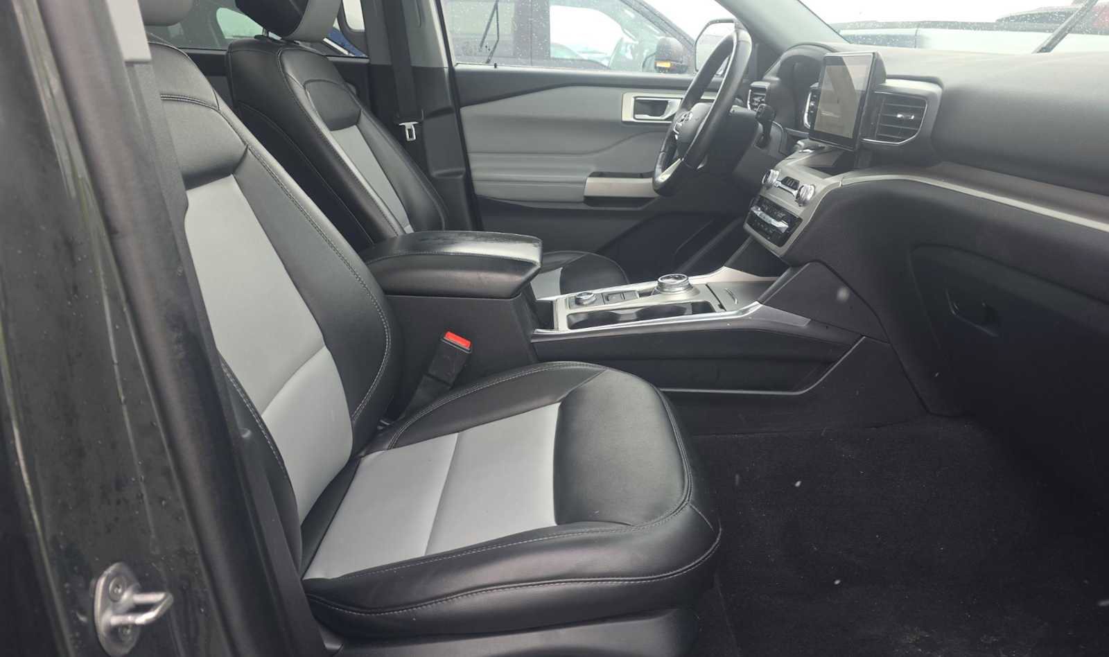 Used 2023 Ford Explorer XLT w/ Equipment Group 202A image 15