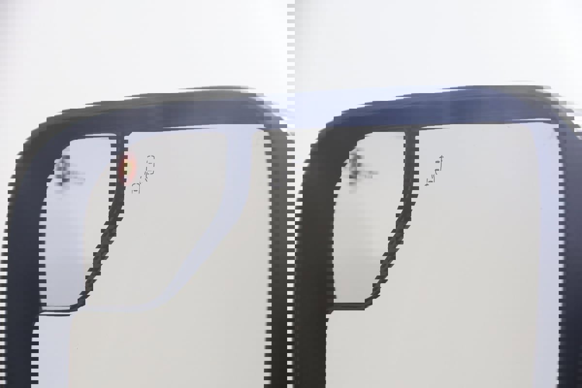 Used 2019 Nissan Titan SV w/ SV Convenience Package image 24