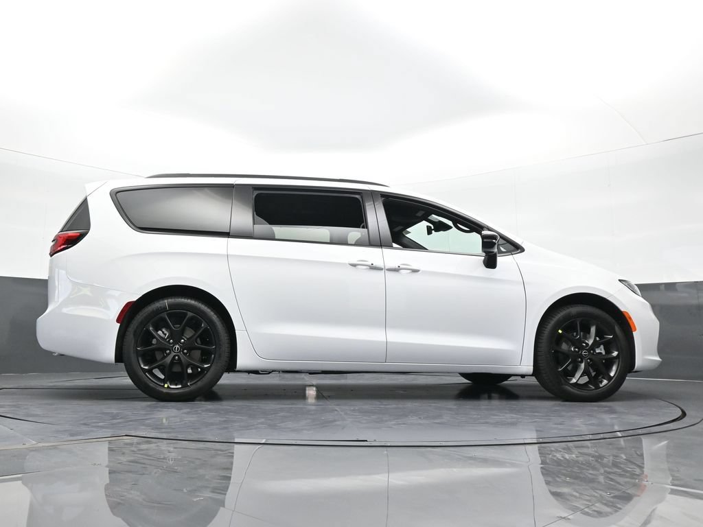 New 2026 Chrysler Pacifica Select w/ S Appearance Package FWD image 60