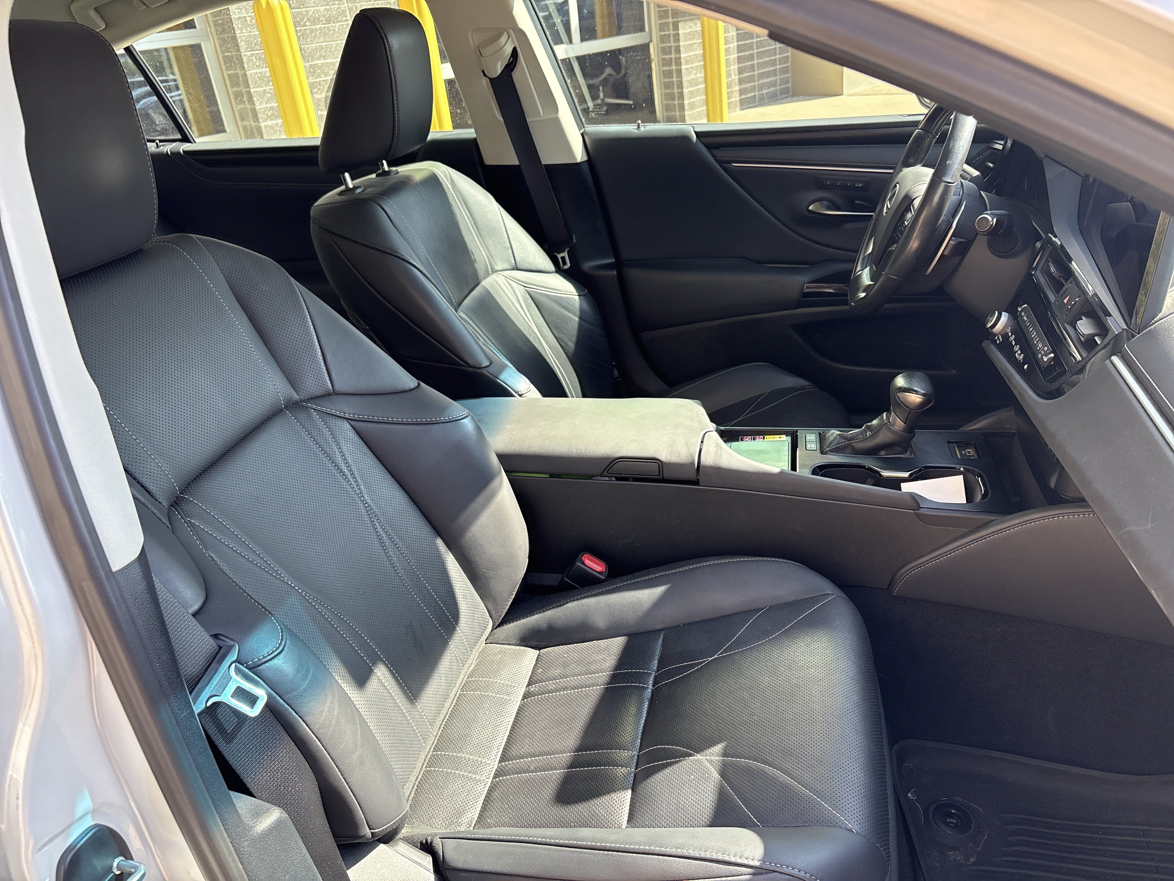 Used 2023 Lexus ES 300h w/ Accessory Package (Z2) FWD image 33