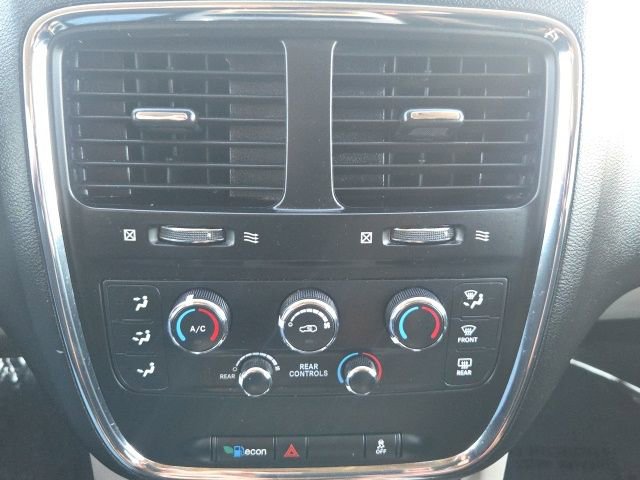 Used 2016 Dodge Grand Caravan SXT FWD image 31