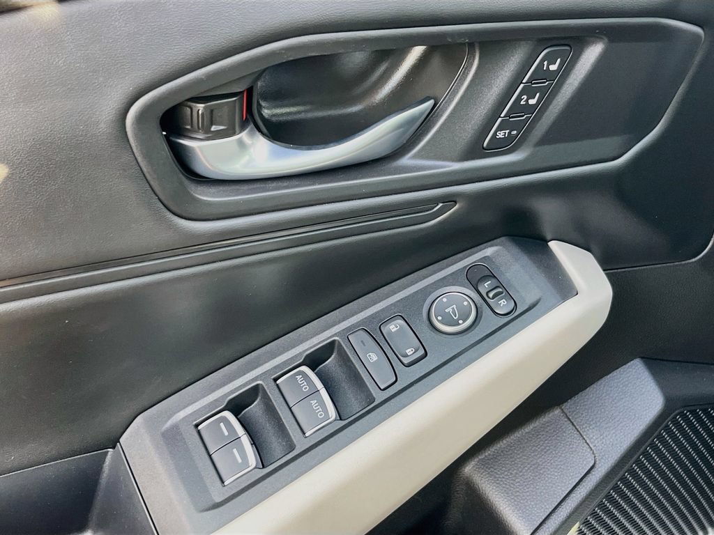 Used 2025 Honda Accord EX-L image 16
