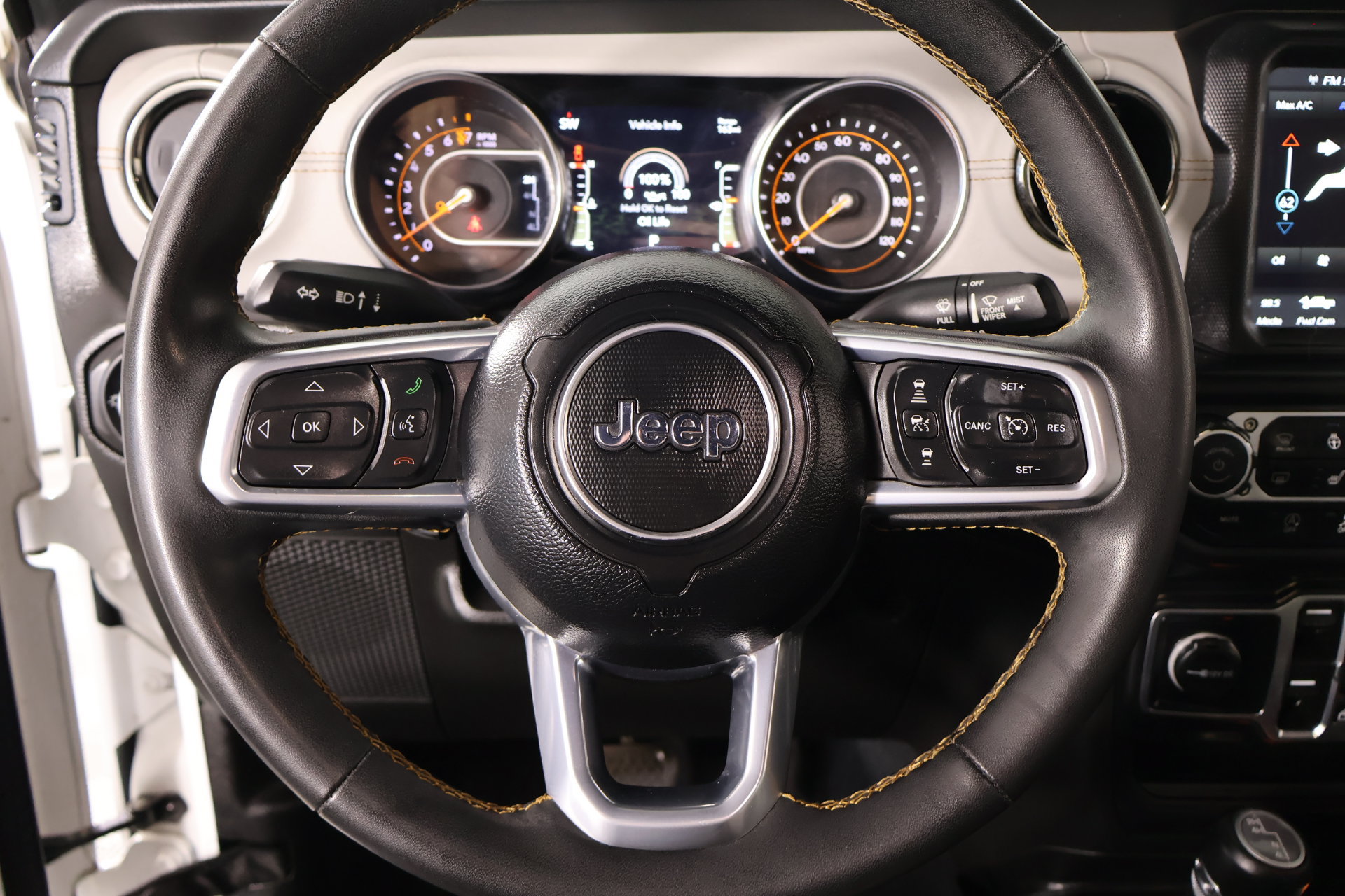 Used 2023 Jeep Gladiator Overland AWD/4WD image 3
