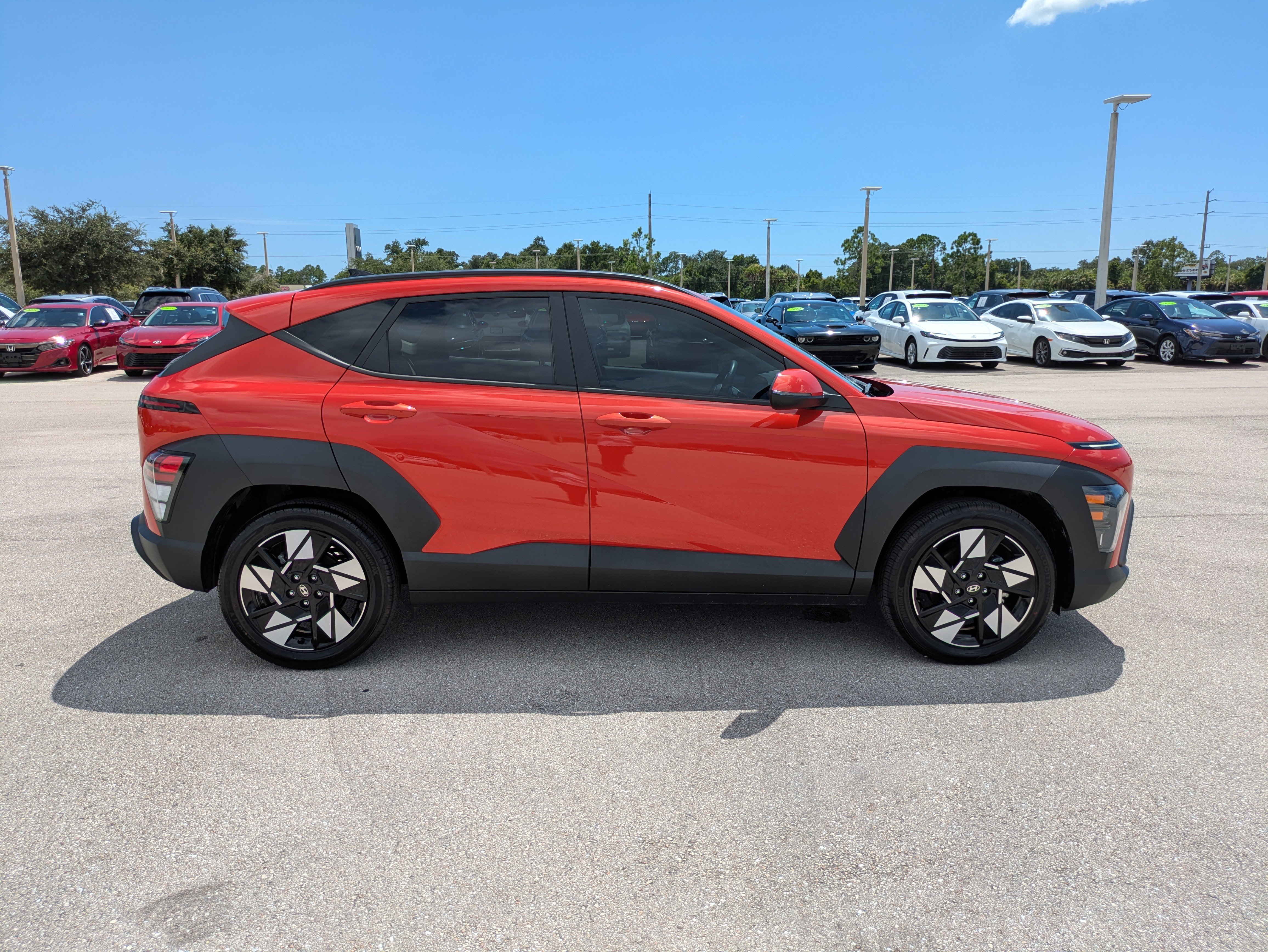 Used 2024 Hyundai Kona SEL w/ Convenience Package FWD image 3