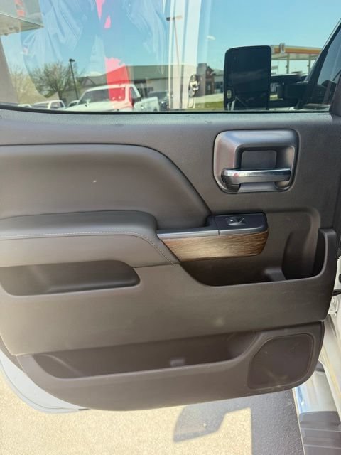 Used 2017 GMC Sierra 2500 Denali w/ Duramax Plus Package AWD/4WD image 13