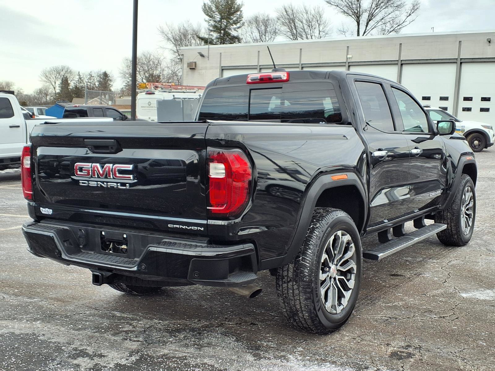 Used 2023 GMC Canyon Denali image 3