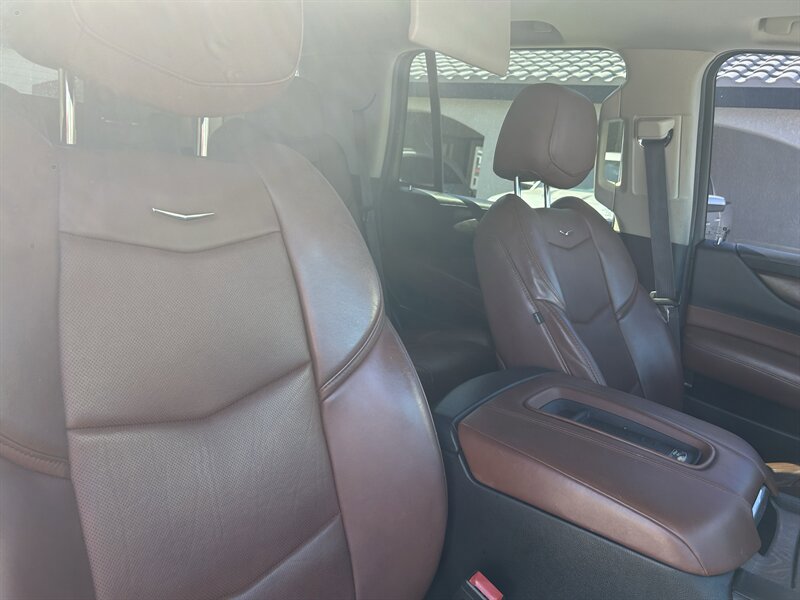 Used 2015 Cadillac Escalade Premium AWD/4WD image 30