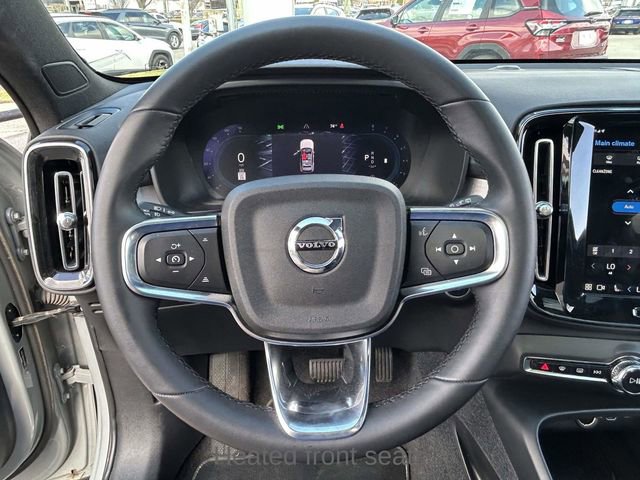 Used 2024 Volvo XC40 B5 Core image 22